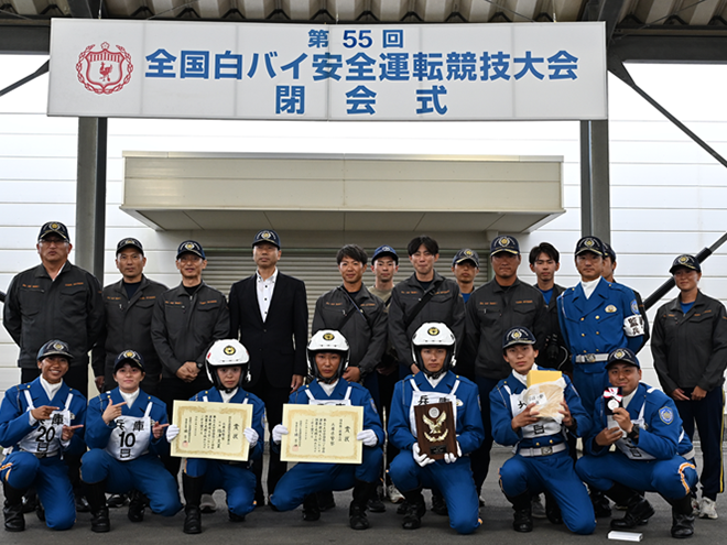 上位入賞し表彰を受けた隊員の写真